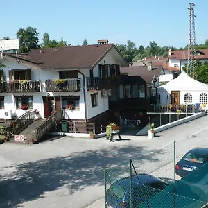 https://albergo-mirella.hotelinveneto.com